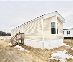 1582 Hill Rd in Canaan, ME - Building Photo