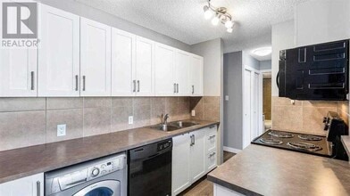 110-124 24 Ave SW in Calgary, AB - Building Photo - Building Photo
