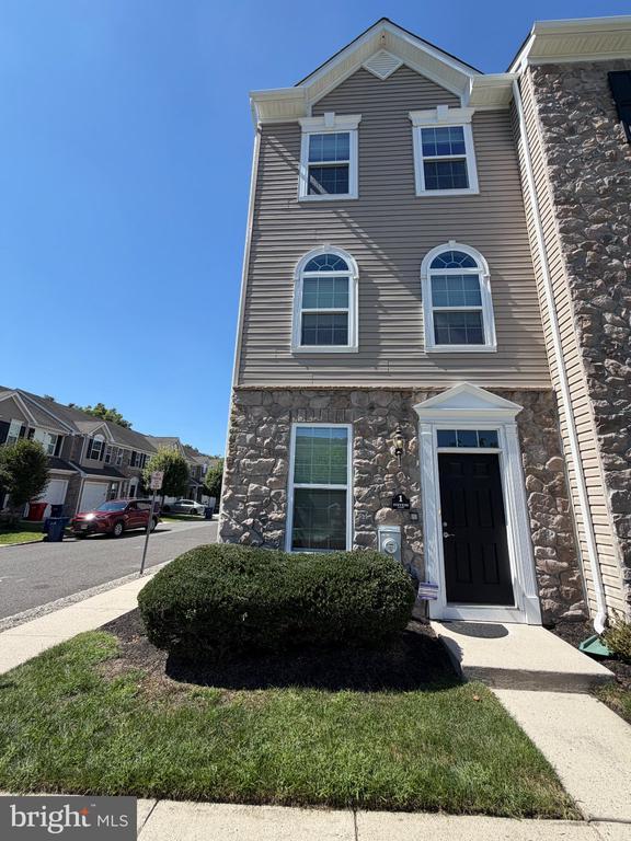 property at 1 Stevens Ct