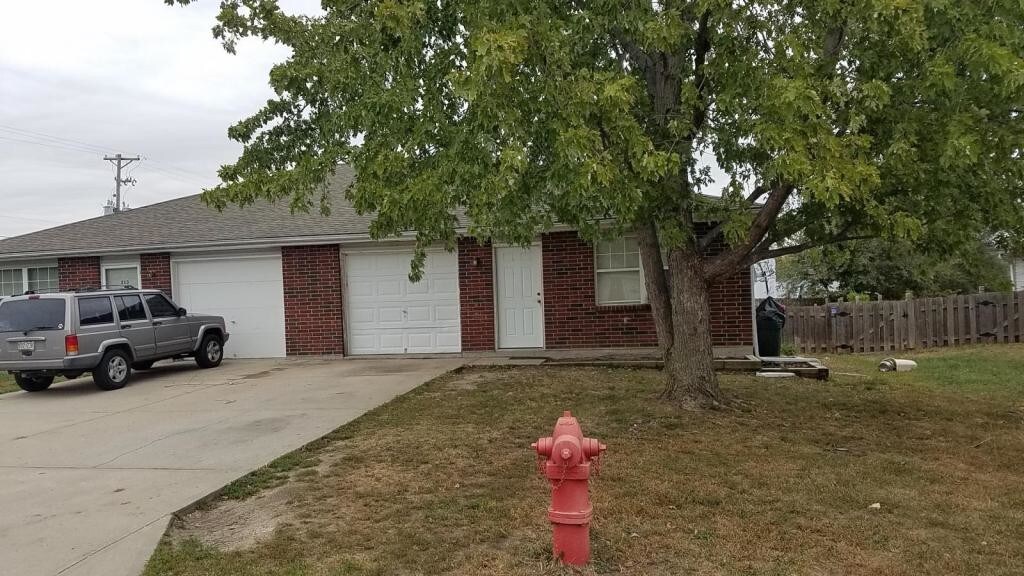 213 A Cypress St in Grain Valley, MO - Building Photo