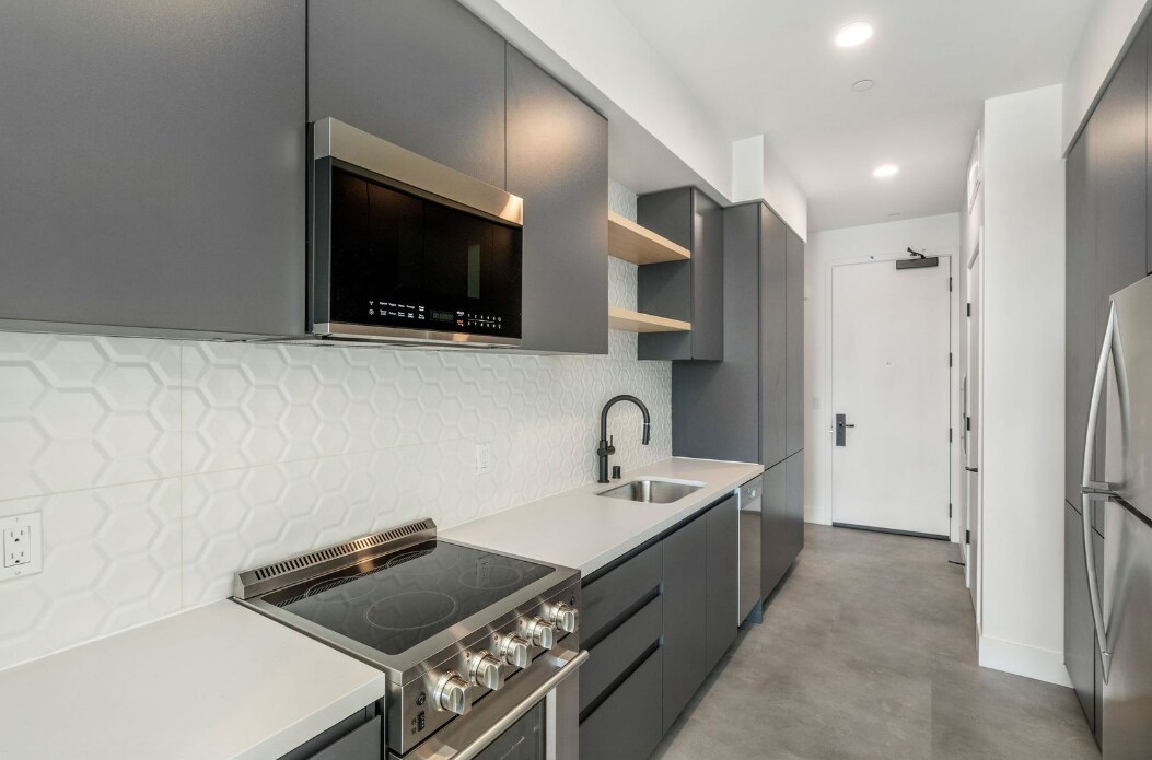 3450 W 43rd St in Los Angeles, CA - Building Photo