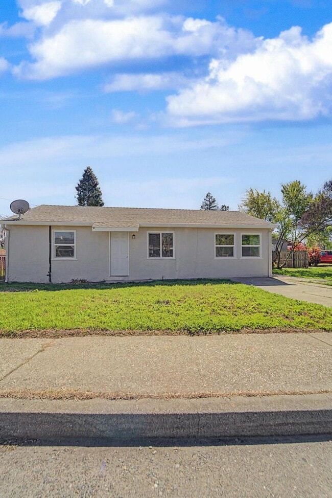 268 Del Monte Ave in Yuba City, CA - Building Photo - Building Photo