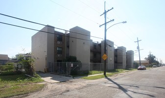 International in New Orleans, LA - Building Photo