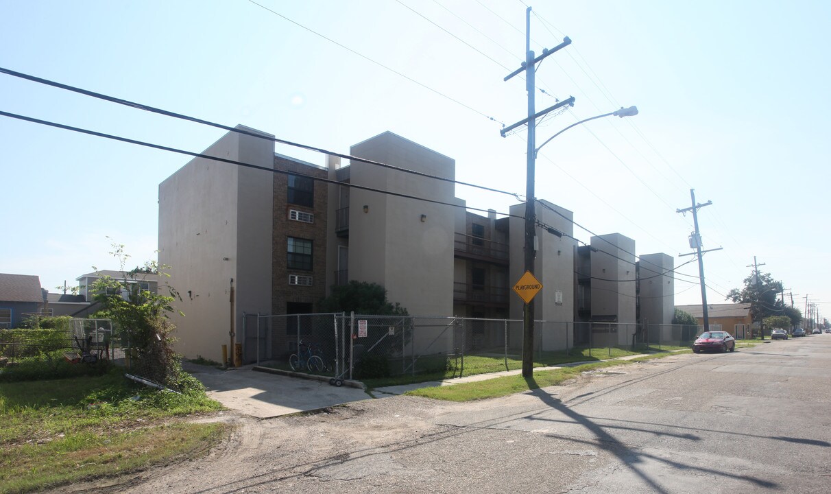International in New Orleans, LA - Building Photo