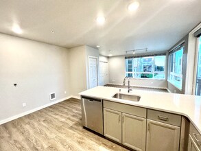 2330 Yakima Ct-Unit -A201 in Tacoma, WA - Building Photo - Building Photo