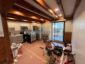 124 Johnson St-Unit -1R in Lynn, MA - Building Photo - Building Photo