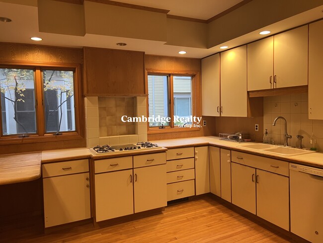 12 Sumner Rd, Unit 12A