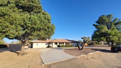 13447 Shawnee Rd in Apple Valley, CA - Building Photo - Building Photo