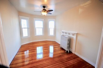 139 E Cottage St, Unit 2 in Boston, MA - Foto de edificio - Building Photo