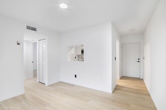 Riviera Terrace in Miami, FL - Building Photo - Building Photo