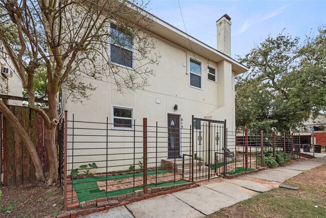 615 Pacific St in Houston, TX - Building Photo - Building Photo