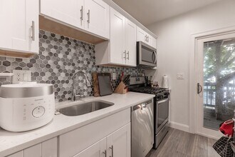 40 Morris St, Unit 2 in Boston, MA - Building Photo - Building Photo