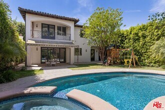 15451 Varden St in Los Angeles, CA - Building Photo - Building Photo