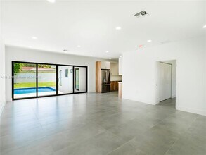 1181 NE 202nd St in North Miami Beach, FL - Building Photo - Building Photo