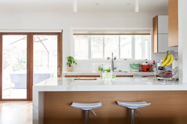 915 Helen Dr in Millbrae, CA - Foto de edificio - Building Photo