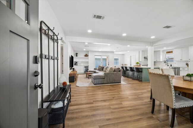 5311 Hialeah Dr