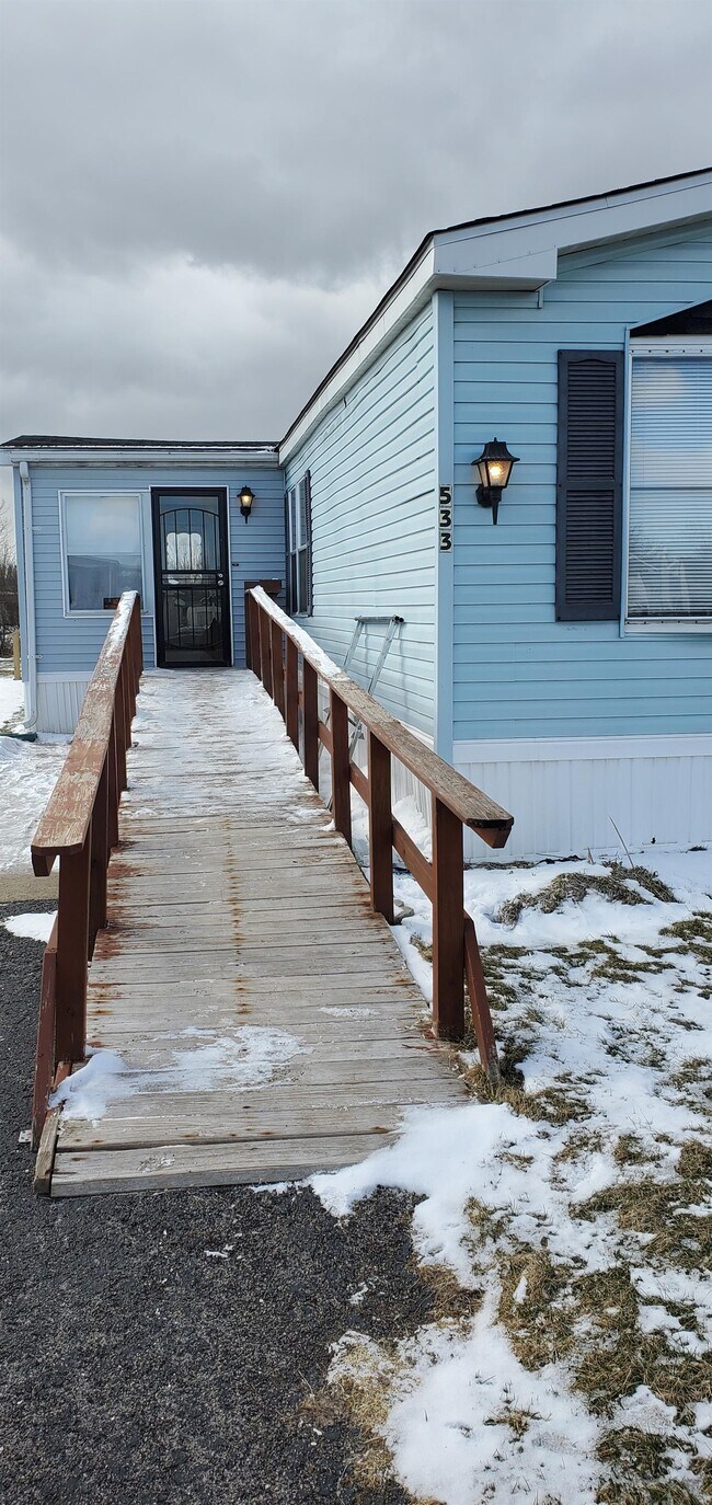 533 Applewood Dr Rentals in Lockport, NY