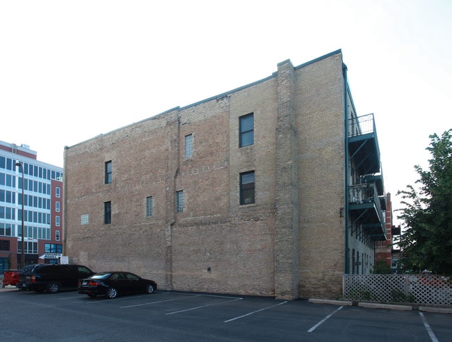 1025 Washington Ave S