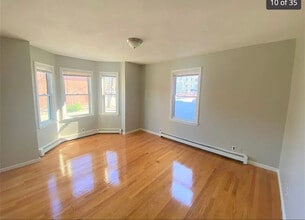 61 Webster Ave, Unit 3R in Somerville, MA - Foto de edificio - Building Photo