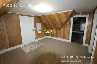 910 N First Ave in Evansville, IN - Foto de edificio - Building Photo