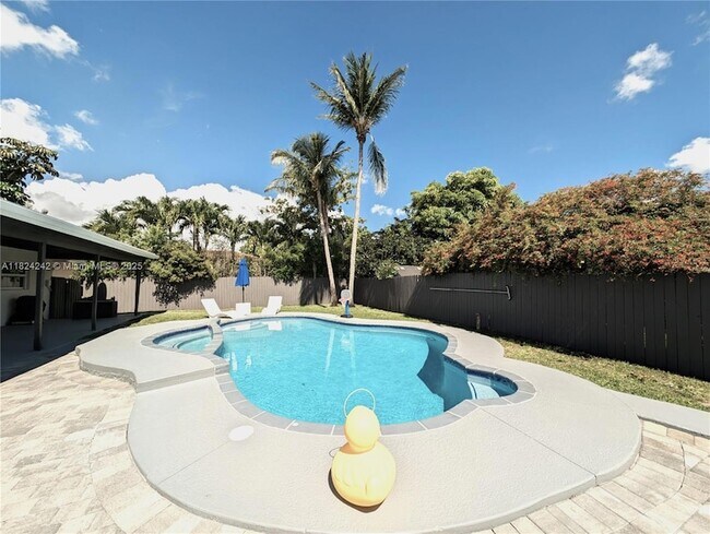 10680 NW 6th Ct in Coral Springs, FL - Building Photo - Building Photo