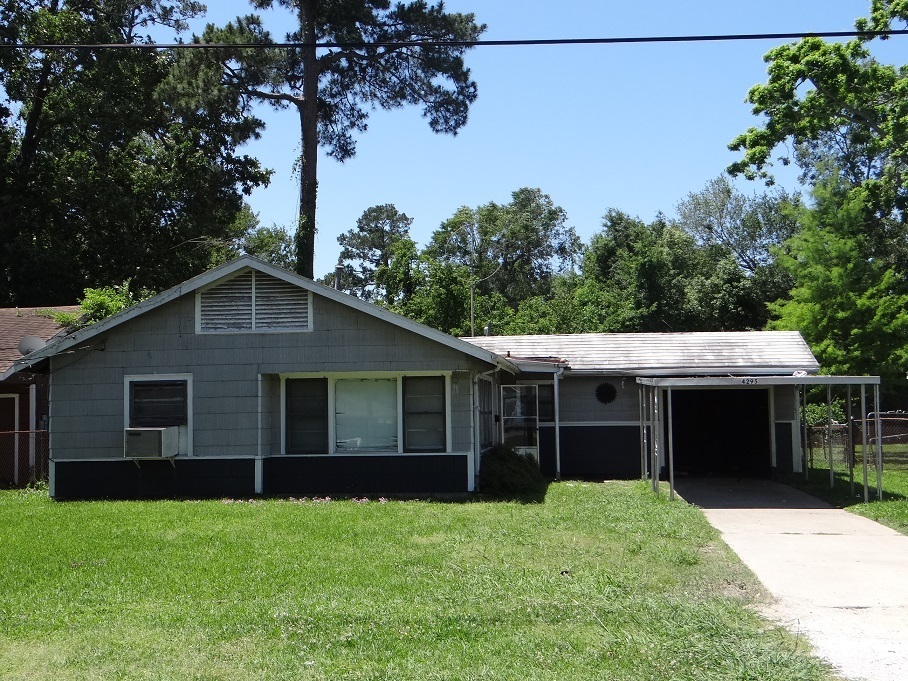 4295 Galveston St in Beaumont, TX - Building Photo