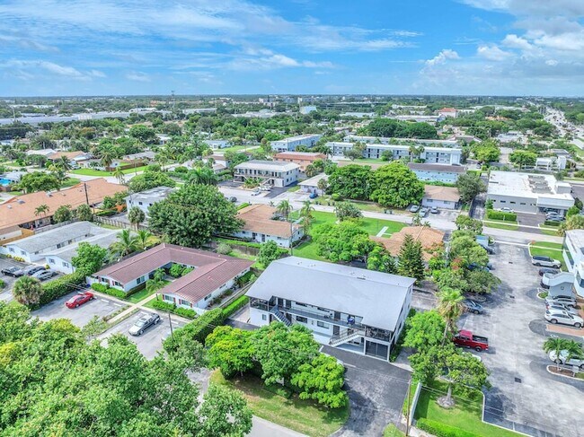 559 NE 44th St in Boca Raton, FL - Building Photo - Building Photo