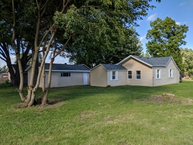 327 Taylor St in Pecatonica, IL - Building Photo - Building Photo