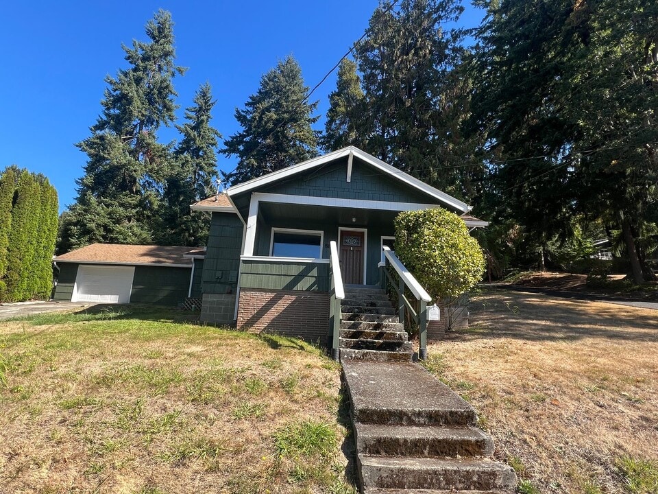882 SE Adams Ave in Chehalis, WA - Building Photo