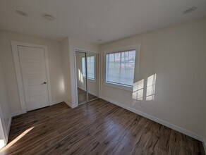 1849 E Poinsettia St, Unit 1849 1/2 in Long Beach, CA - Building Photo - Building Photo