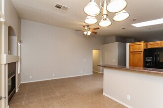 932 Clubview Dr in Henderson, NV - Foto de edificio - Building Photo