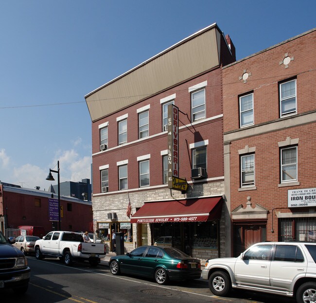 98 Ferry St in Newark, NJ - Building Photo - Building Photo