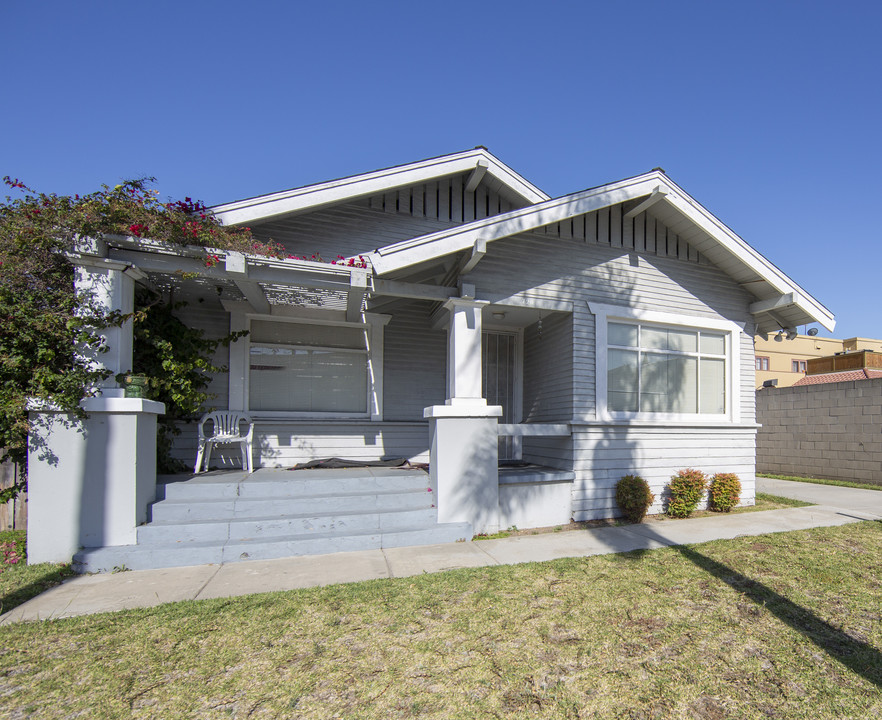 720 Coronado Ave in Long Beach, CA - Building Photo