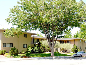 Garden Patio Apartments in Sunnyvale, CA - Building Photo - Building Photo