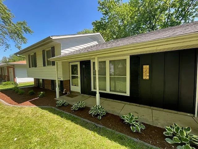 1207 Sandburg Dr in Bloomington, IL - Building Photo - Building Photo