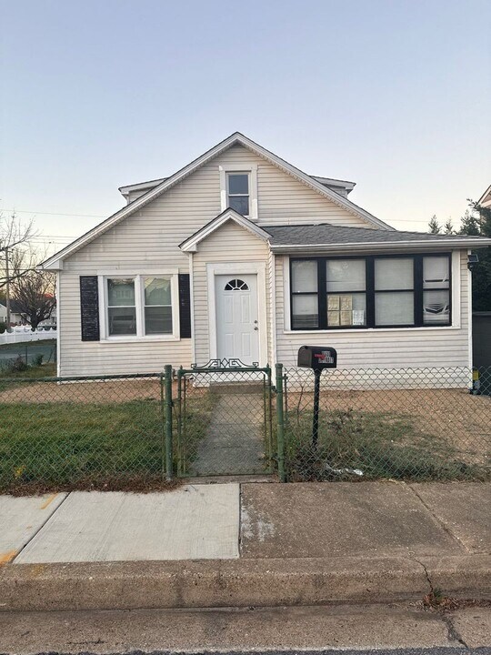 6600 Detroit Ave in Baltimore, MD - Building Photo