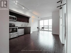 2220 Lake Shore Blvd W in Toronto, ON - Building Photo - Building Photo