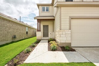 121 Nettletree Dr in Kyle, TX - Building Photo - Building Photo
