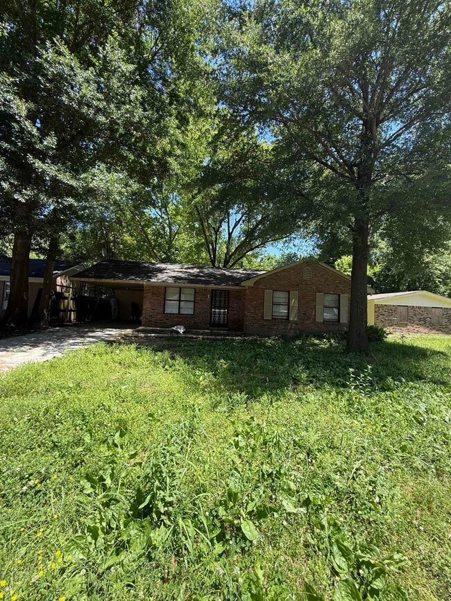 property at 820 Archie Dr