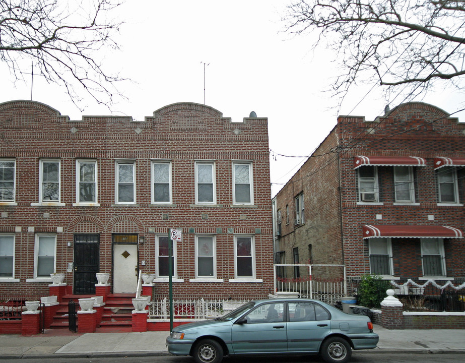 678 Watkins St in Brooklyn, NY - Foto de edificio