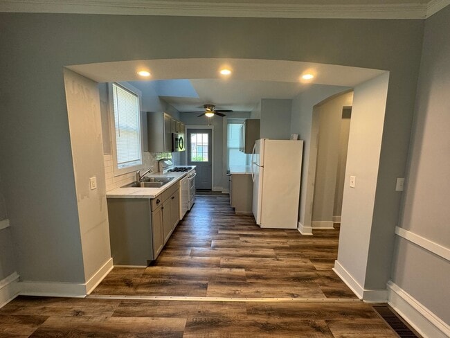 927 13th Ave in Moline, IL - Building Photo - Building Photo