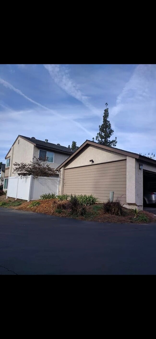 1241 Cheltenham Ln in La Habra, CA - Building Photo - Building Photo