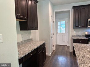 7810 Romancoke Rd in Stevensville, MD - Building Photo - Building Photo