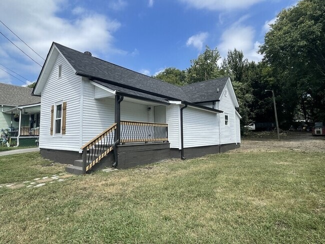 property at 1621 Dora St