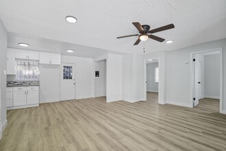 4710 St Elmo Dr in Los Angeles, CA - Foto de edificio - Building Photo