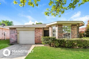 10216 Blackjack Oaks Dr in Dallas, TX - Building Photo