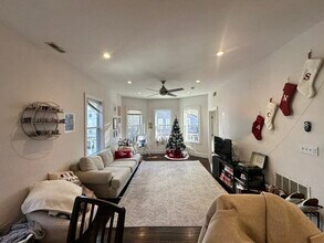 9 Oswald St, Unit 2 in Boston, MA - Building Photo - Building Photo