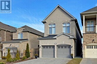 90 Braebrook Dr in Whitby, ON - Building Photo - Building Photo