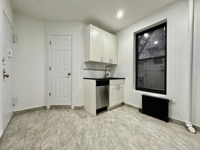 401 E 68th St in New York, NY - Foto de edificio - Building Photo