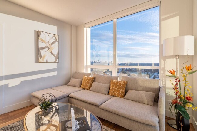 1632 Lions Gate Ln in North Vancouver, BC - Building Photo - Building Photo